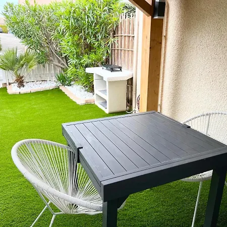 Holiday home Pavillon Avec Jardin Et Piscine Saisonniere *